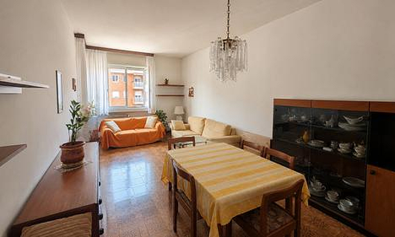 Trilocale Con Balcon...