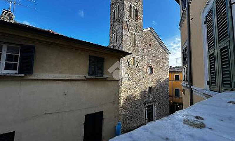 5 Locali A Sarzana...