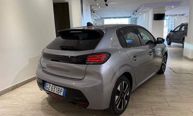 Peugeot 208 1.2 Benz...