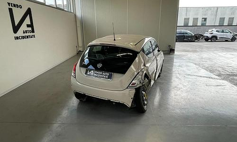 Lancia Ypsilon 1.2 6...