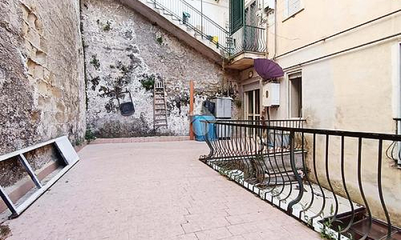 3 Locali A Napoli...