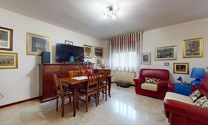 Porzione Di Casa Con...