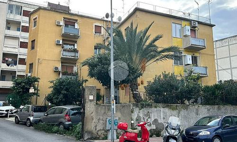 2 Locali A Messina...