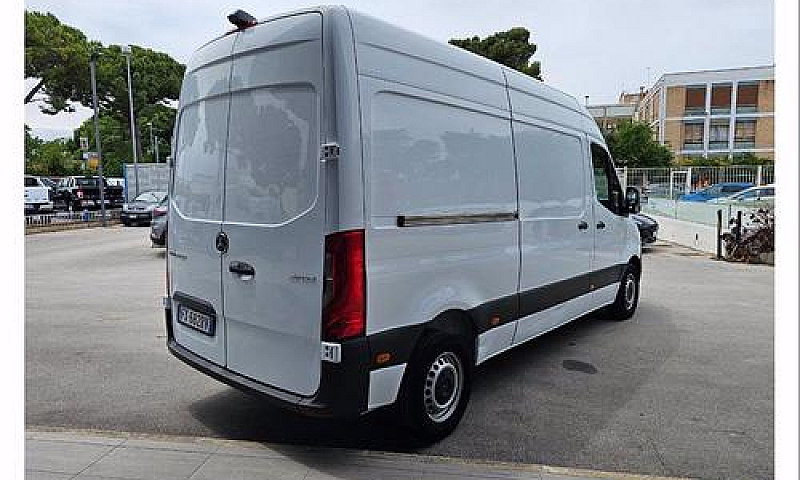 Mercedes Sprinter...