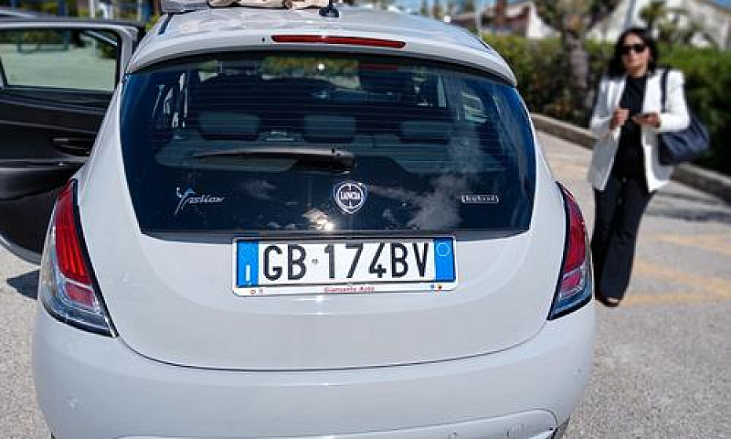 Lancia Ypsilon 3ª Se...