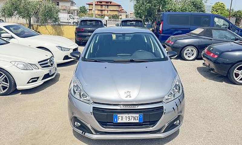 Peugeot 208 1.2 Benz...