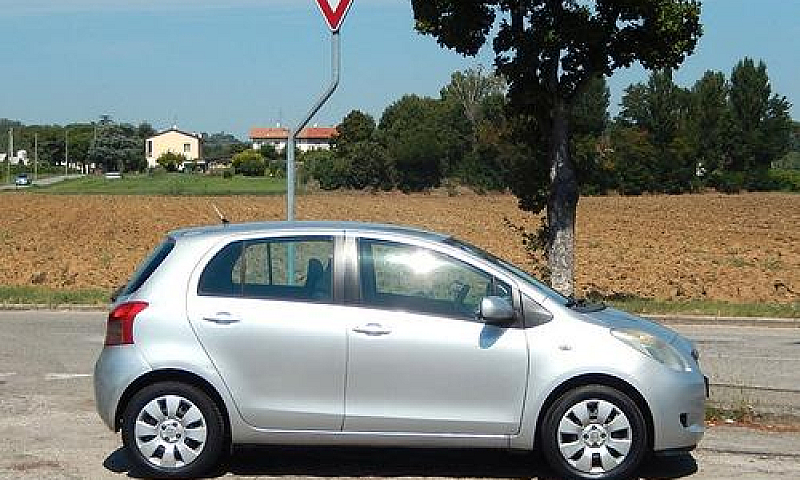 Toyota Yaris Ii 1.0 ...