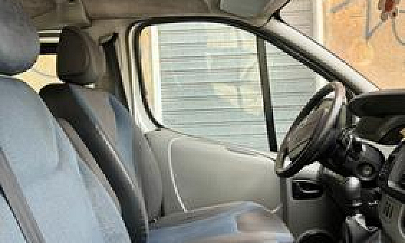 Nissan Primastar 9 P...