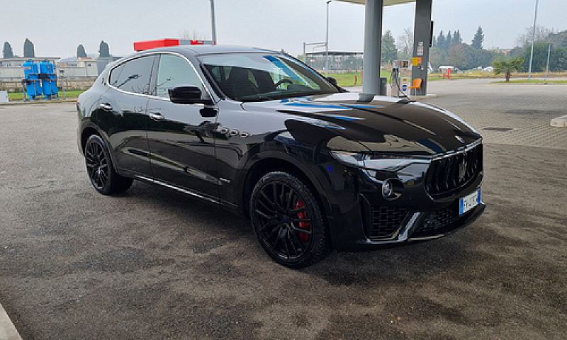 Maserati Levante Gra...