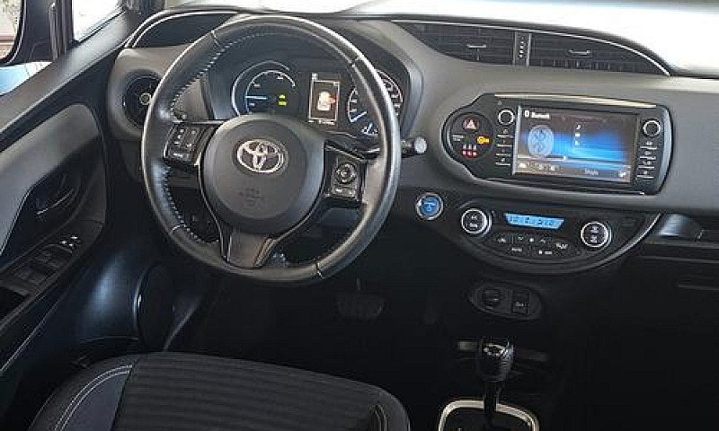 Toyota Yaris 1.5 Hyb...