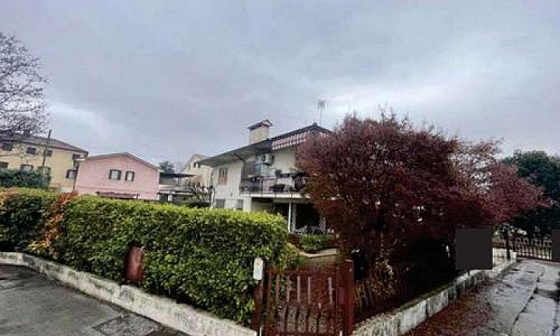 Porzione Di Casa A M...