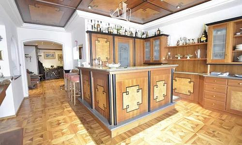 Via De Lai: Appartam...