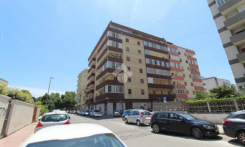 4 Locali A Brindisi...