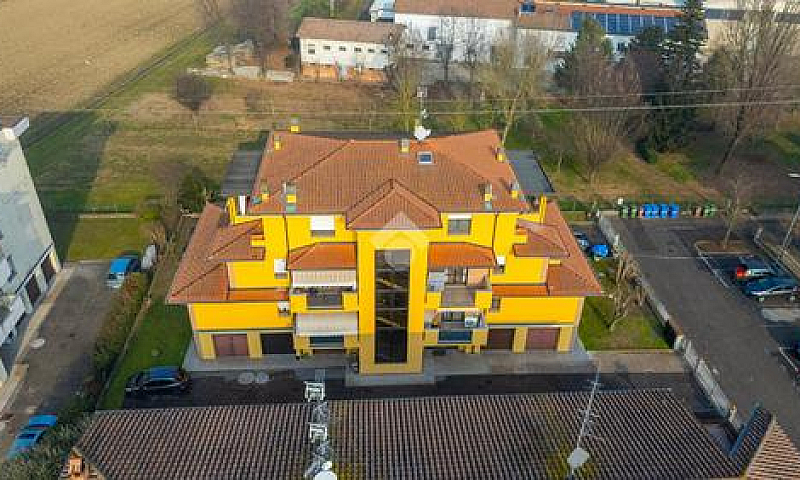 3 Locali A Soliera...