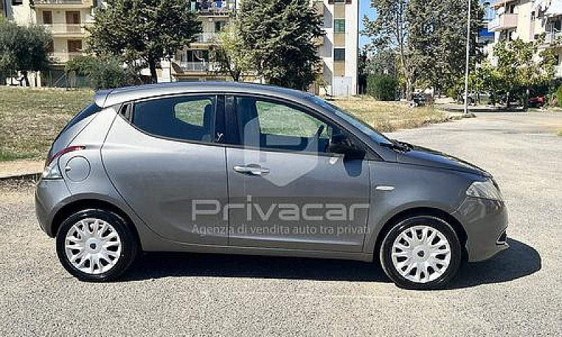 Lancia Ypsilon 1.3 M...