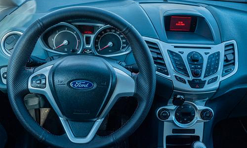 Ford Fiesta 6ª Serie...