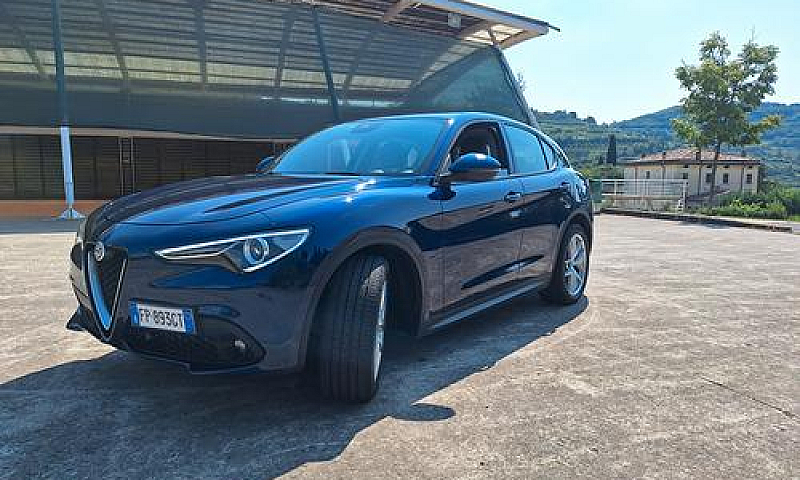 Alfa Romeo Stelvio 2...