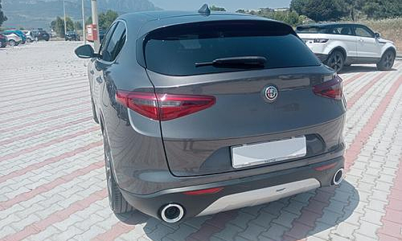 Alfa Romeo Stelvio 2...
