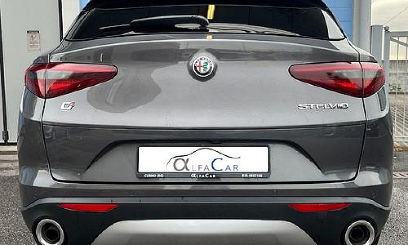 Alfa Romeo Stelvio 2...