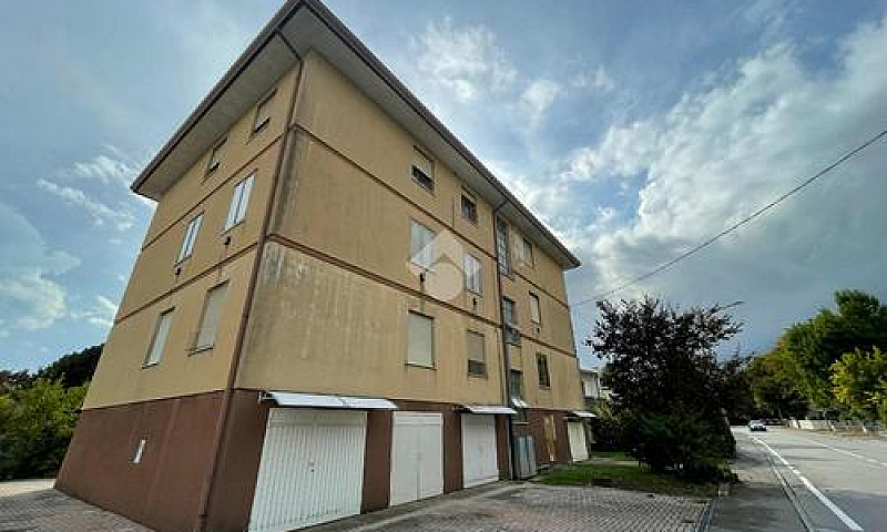 3 Locali A Noale...