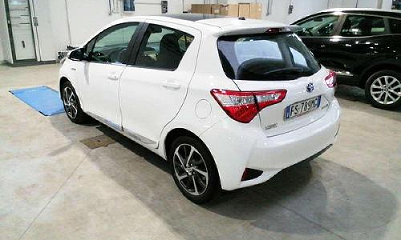 Toyota Yaris 1.5 Hyb...