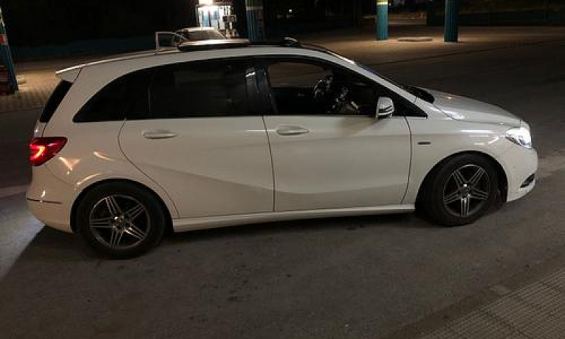 Mercedes B200 Premiu...