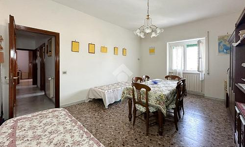 2 Locali A Monte Com...