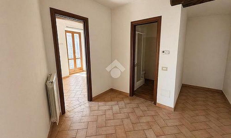 2 Locali A Viterbo...