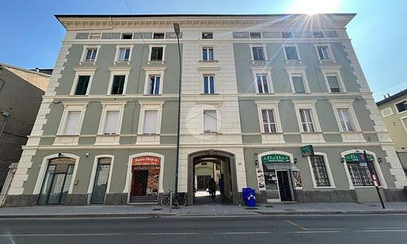2 Locali A Brescia...