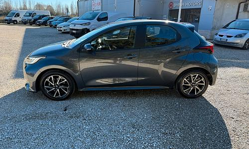 Toyota Yaris 1.5 Hyb...
