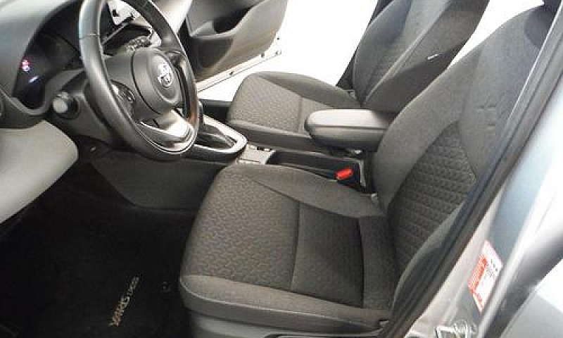 Toyota Yaris Cross 1...