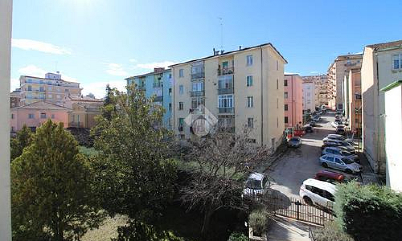 4 Locali A Campobass...