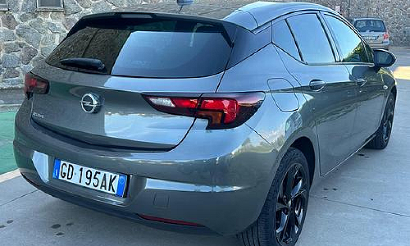 Opel Astra 5P 1.2T E...