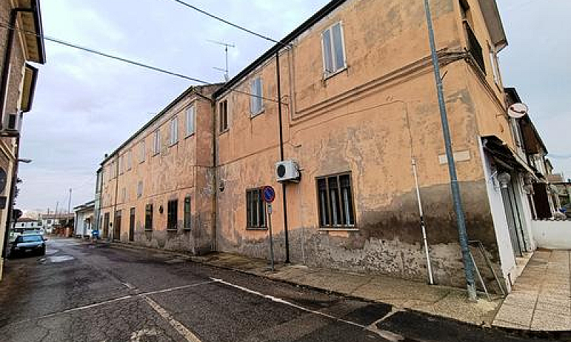 Riva Del Po (Fe) Loc...