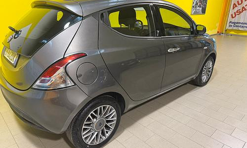 Lancia Ypsilon Plati...
