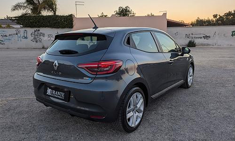 Renault Clio Full Hy...