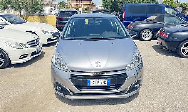 Peugeot 208 1.2 Benz...