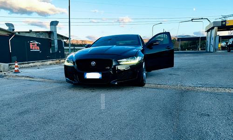 Jaguar Xe R-Sport...