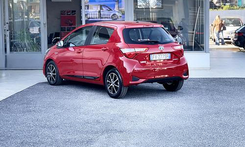Toyota Yaris 1.5 Hyb...