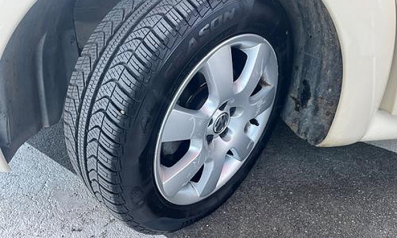Volkswagen New Beetl...