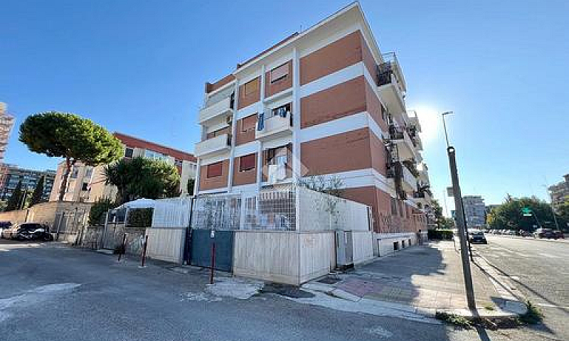 3 Locali A Bari...