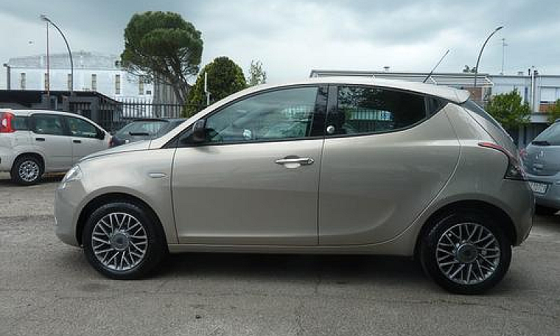 Lancia Ypsilon 1.2 6...