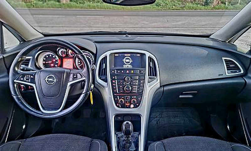 Opel Astra 1.6 Turbo...