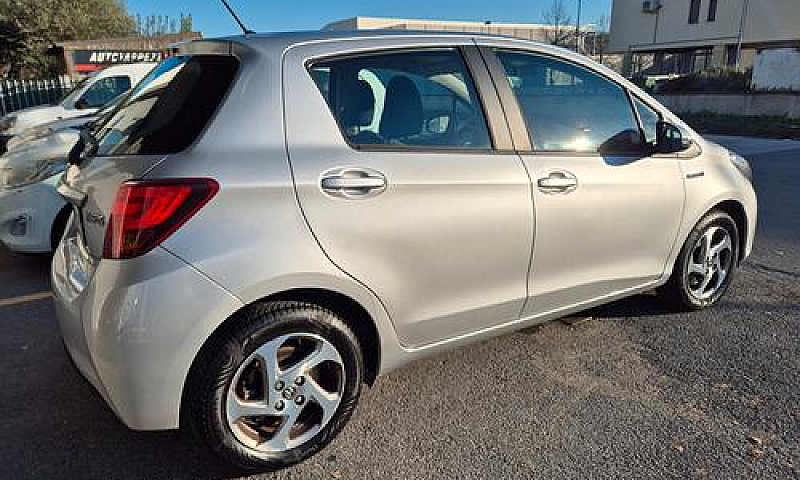 Toyota Yaris 1.5 Hyb...