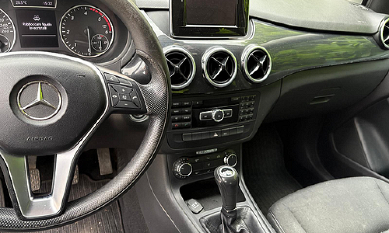 Macchina Mercedes...