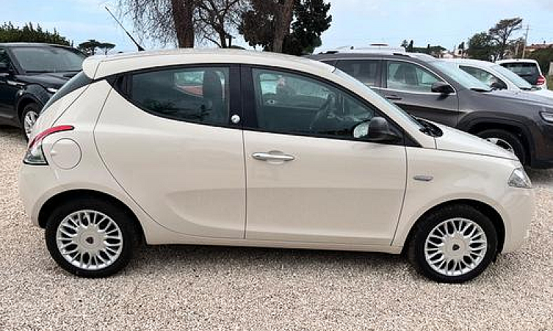 Lancia Ypsilon 1.2 6...