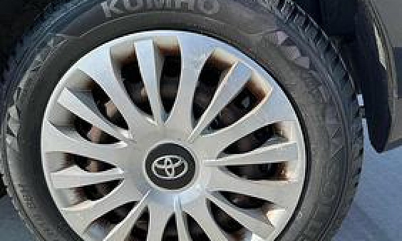 Toyota Yaris 1.3 5 P...