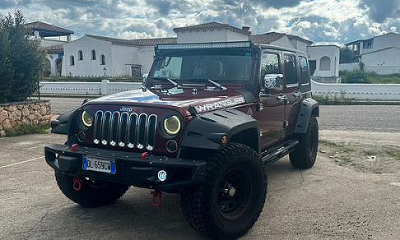 Jeep Wrangler Sahara...