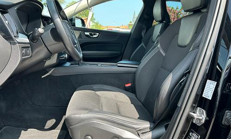 Volvo Xc60 Awd...