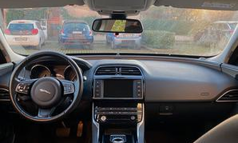 Jaguar Xe 2.0D Turbo...